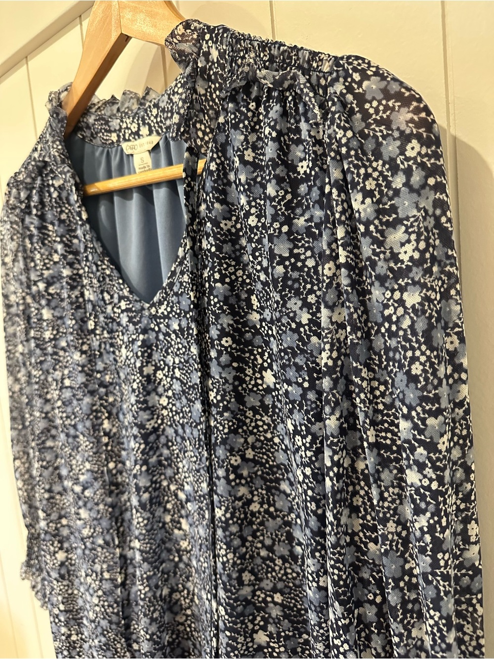 Cato Women’s Blue Floral Blouse Size Small Ruffle Collar Lined Long Sleeve Top - Picture 5 of 11